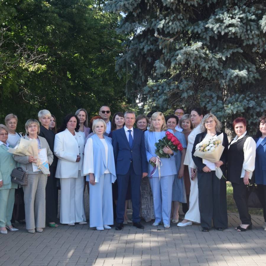 Сотрудники ТОДКБ принимают поздравления с профессиональным праздником