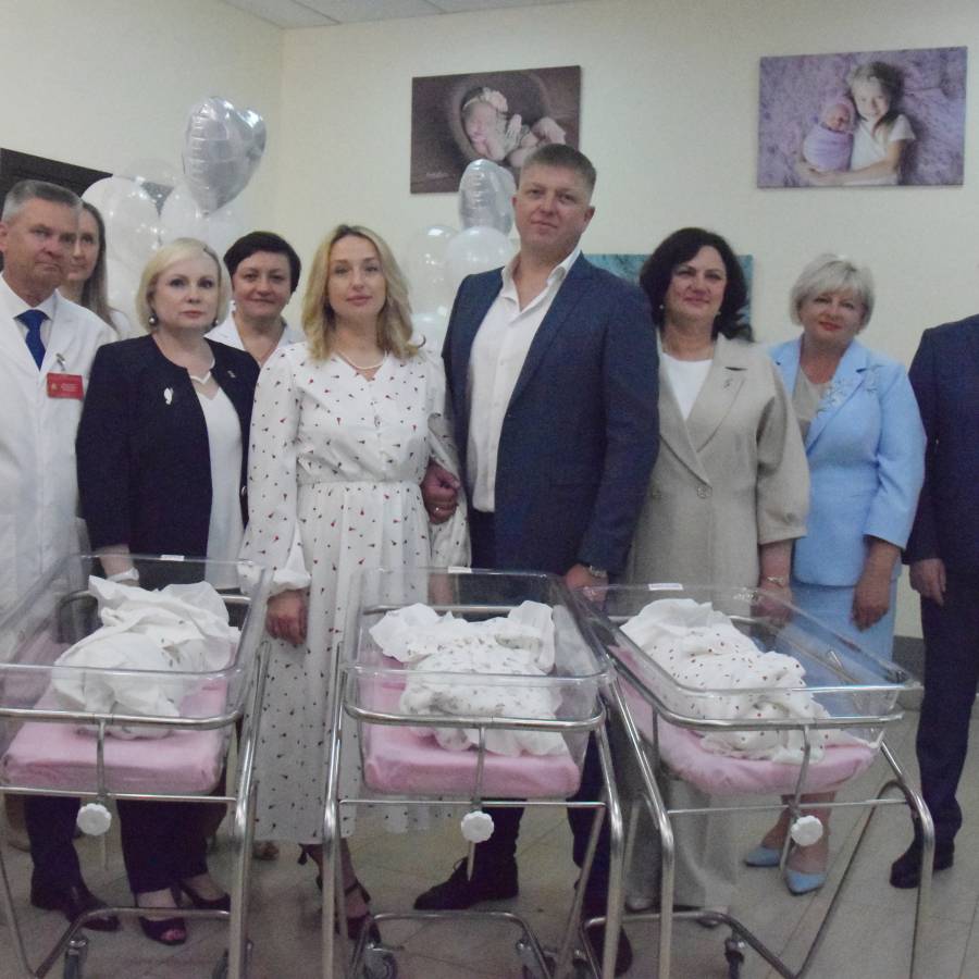 Тройная радость: в Перинатальном центре прошла выписка тройняшек.